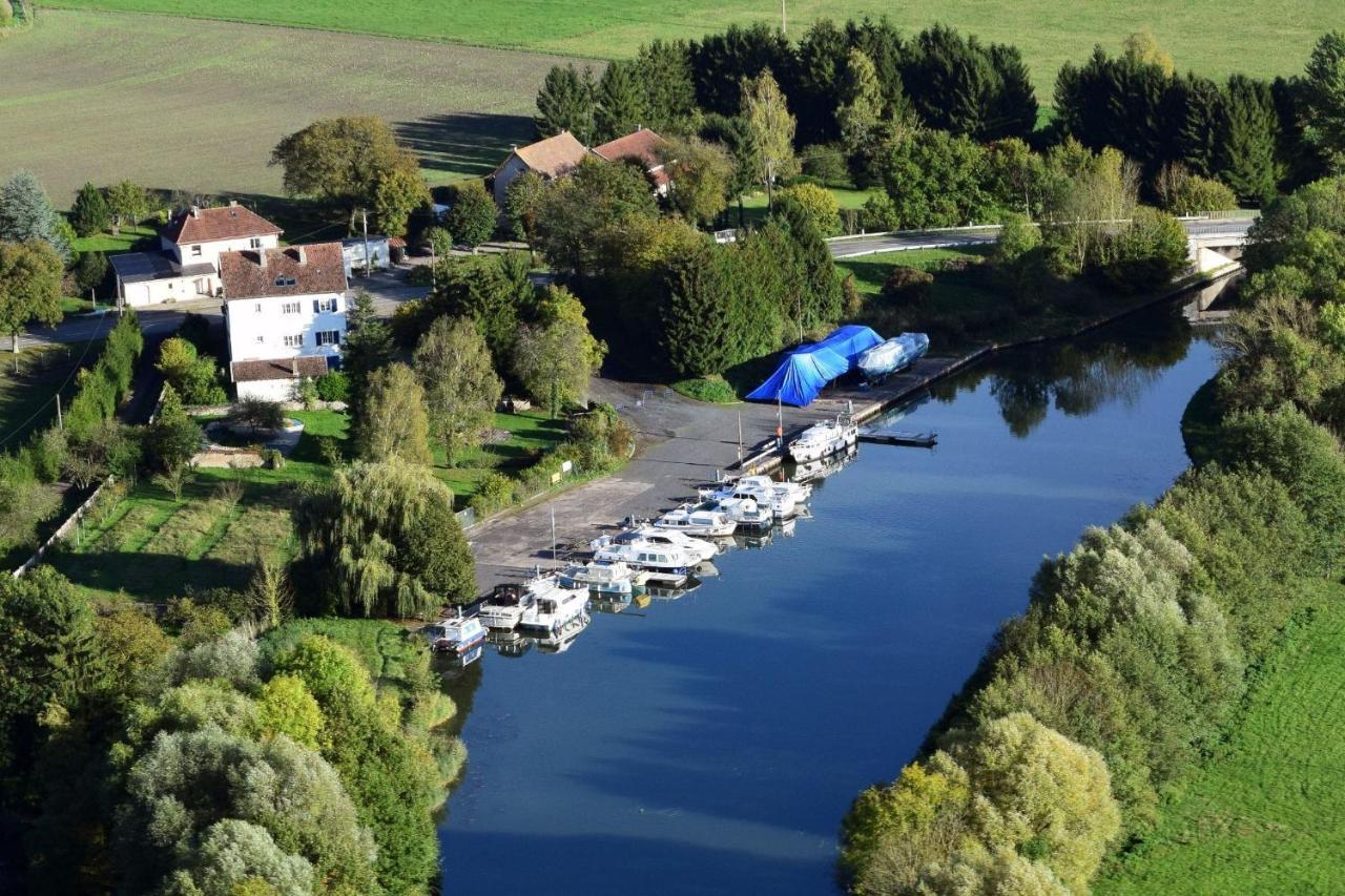 Domaine Du Port Sainte Marie Villa Maizieres-les-Vic Exteriör bild